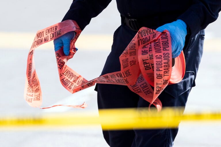 Tiroteo en oficina de ICE en Dallas deja al menos tres muertos y varios heridos
