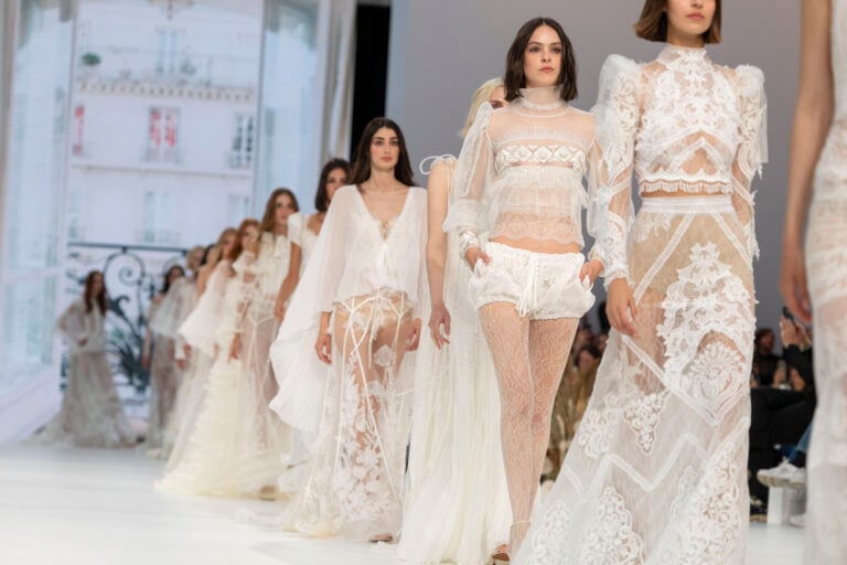 Tendencias nupciales 2025: estilo princesa, corsés y detalles artesanales marcan la próxima temporada