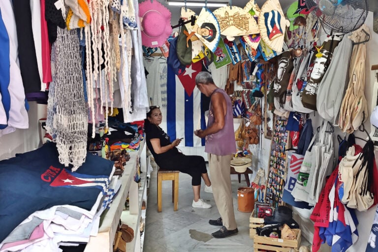Cuba inicia consulta sobre nuevo Código del Trabajo que excluye el derecho a huelga