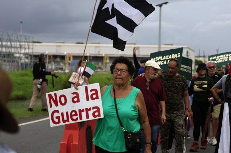 Cientos protestan en Carolina contra maniobras militares de EE.UU. en Puerto Rico