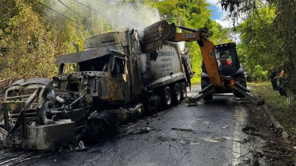 Incidente de camión genera operativo de emergencia en Fajardo