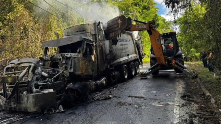 Incidente de camión genera operativo de emergencia en Fajardo