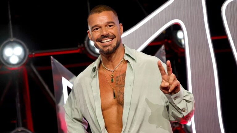 Ricky Martin recibe el primer premio “Latin Icon” en los VMAs 2025