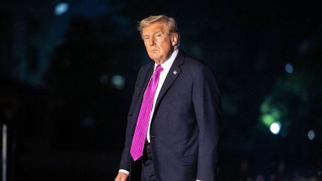Encuesta: cae aprobación de Trump entre votantes latinos, crecen preocupaciones económicas