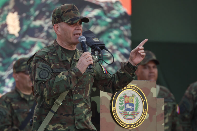 Padrino López denuncia despliegue militar de EE. UU. y afirma que 6,2 millones de milicianos protegen Venezuela