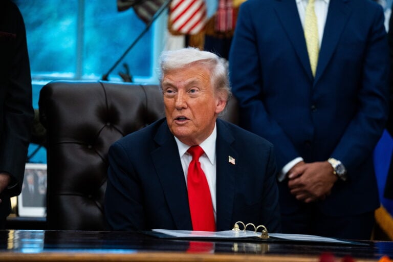Donald Trump exige 230 millones al Departamento de Justicia por investigaciones en su contra