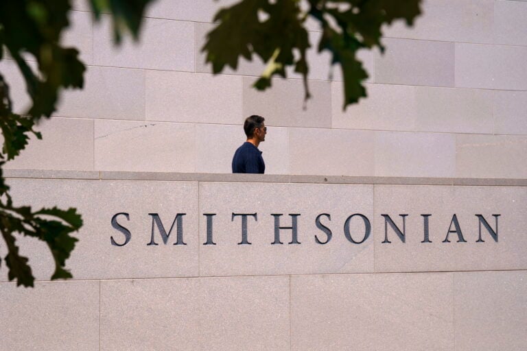 Museos del Smithsonian cerrarán desde el domingo por falta de fondos ante cierre del Gobierno federal