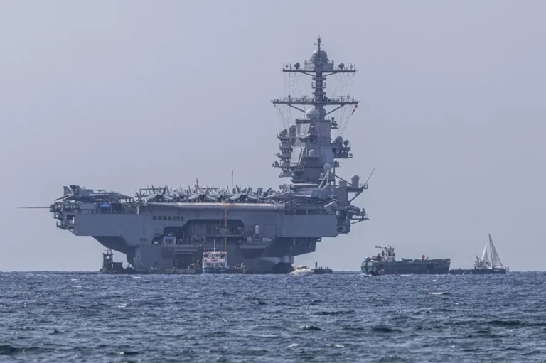Sigue la tensión entre Estados Unidos y Venezuela: Pentágono despliega su mayor portaaviones en el Caribe