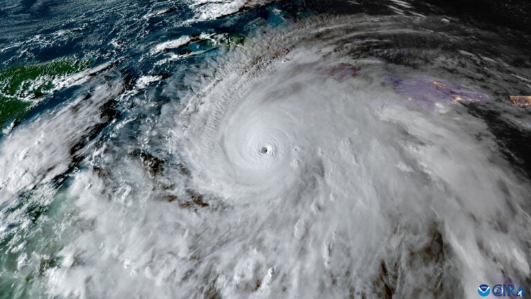 Huracán Melissa toca niveles históricos como un catastrófico categoría 5; Jamaica bajo amenaza extrema
