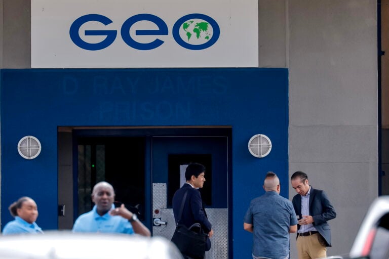 Trump asegura que trabajadores surcoreanos deportados de Hyundai “volverán” a EE. UU.