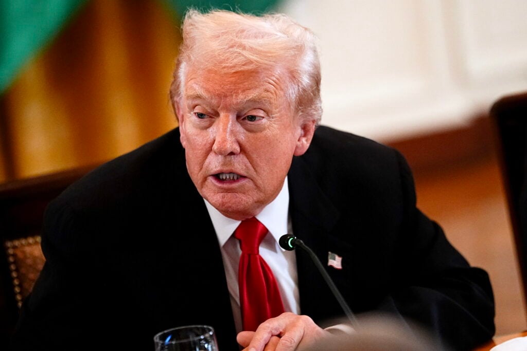 Tribunal obliga a reactivar ayudas del SNAP; Trump califica el fallo de “absurdo”