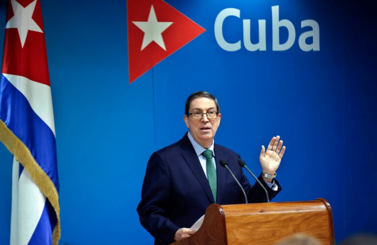 Cuba acusa a EE.UU. de buscar el “derrocamiento violento” de Maduro con fuerza militar