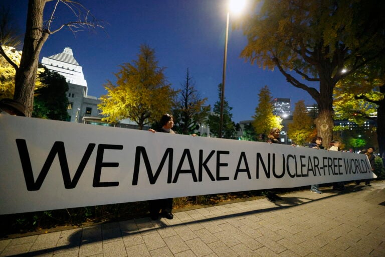 Cientos se congregan en Tokio para pedir al Gobierno mantener sus principios no nucleares