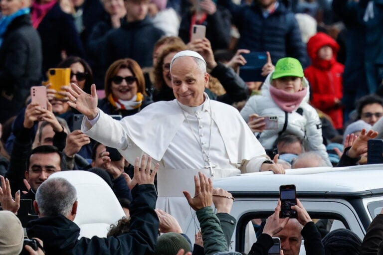 El papa León XIV llama a “tomar posición” ante las injusticias y defender la dignidad humana