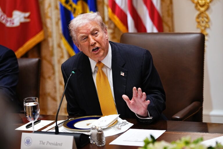 Trump propone hipotecas a 50 años para abaratar pagos e incentivar el mercado inmobiliario en EE. UU.