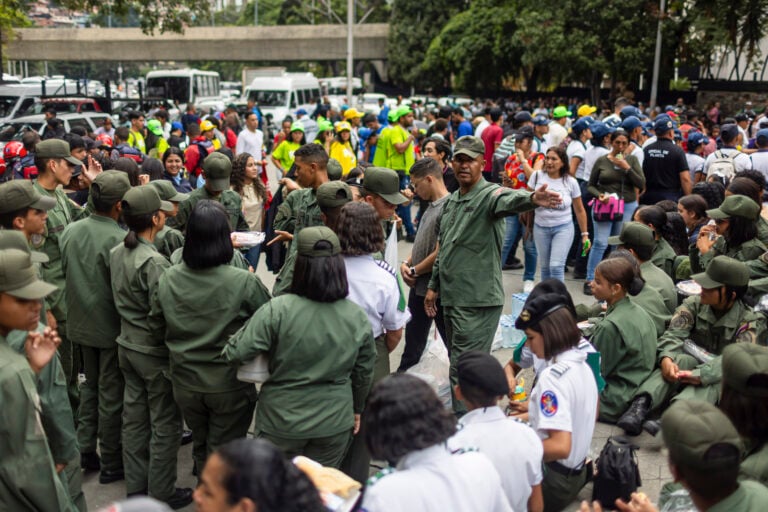 Maduro pide a estudiantes venezolanos conectar con estudiantiles de EE.UU. para exigir “paren la guerra”