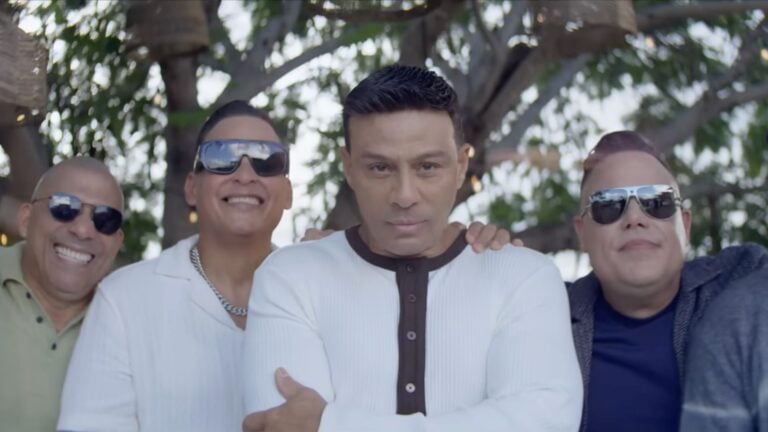 Limi-T 21 y Grupo Manía se unen en “Pa’ Ser Feliz”, su nuevo himno navideño