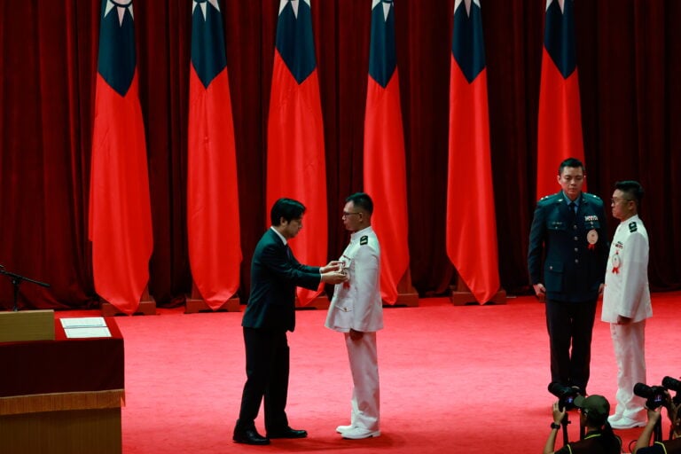 EE.UU. refuerza defensa de Taiwán con nuevo paquete militar de $698 millones; China protesta