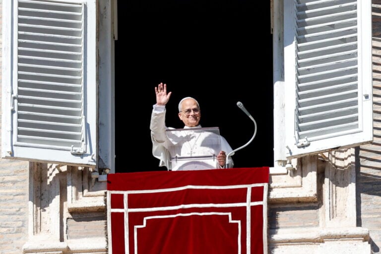 Desde el Vaticano, León XIV exhorta a cesar el fuego y retomar el diálogo por la paz