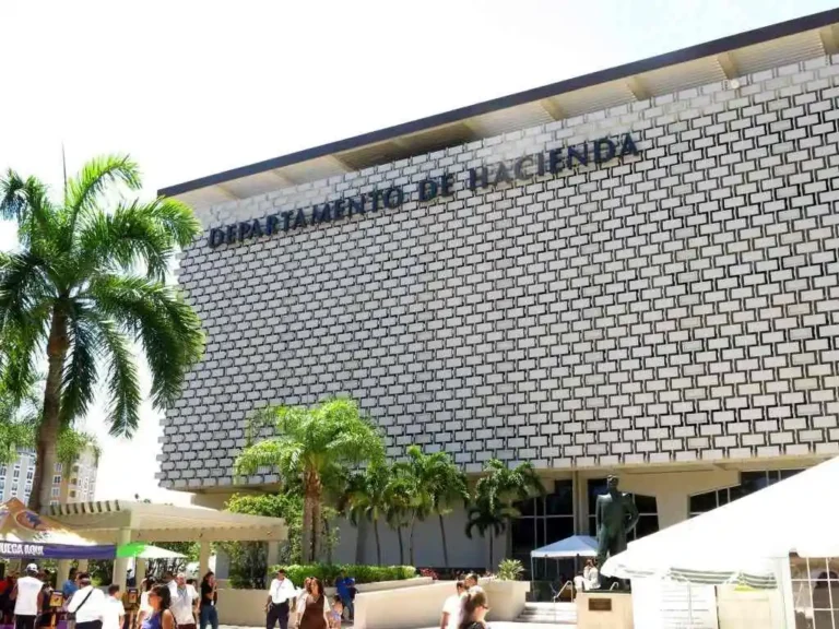 Empleada de Hacienda se declara culpable por fraude de $128,000 al Fondo de Ayuda por Coronavirus