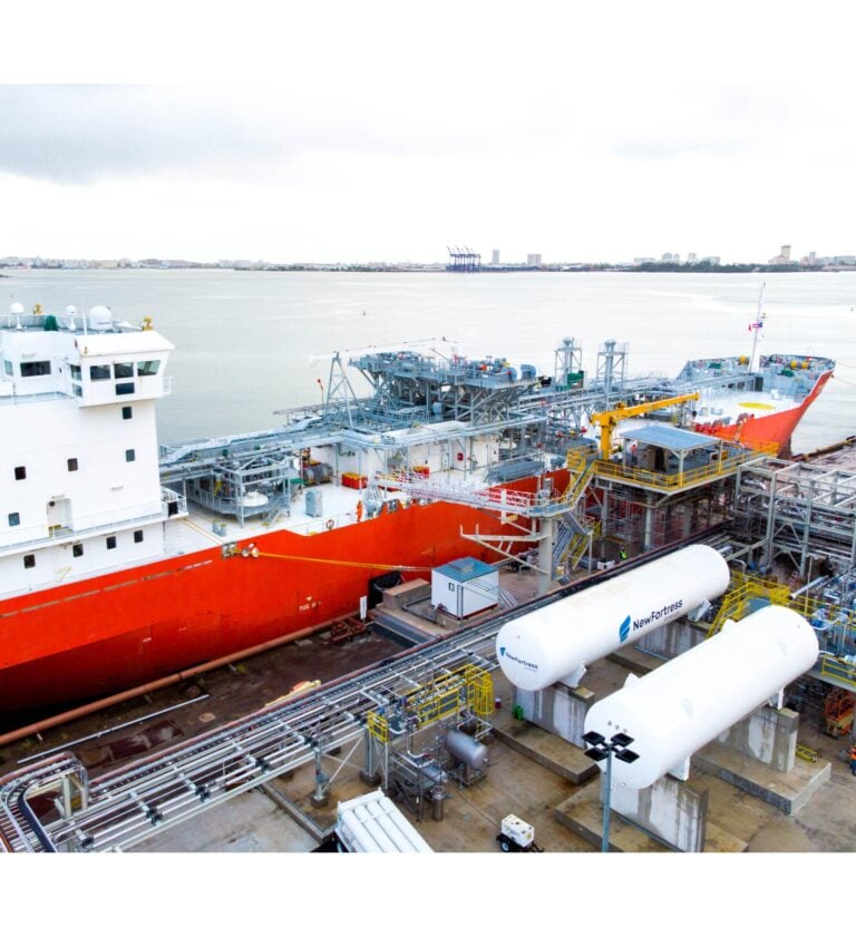 Junta Fiscal aprueba con condiciones el contrato de $4,000 millones con New Fortress Energy