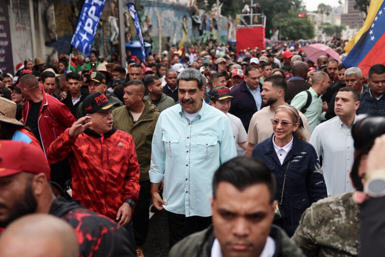 Maduro llama a “partirle los dientes” a EE.UU. y agradece protestas en Oslo contra el Nobel otorgado a María Corina Machado