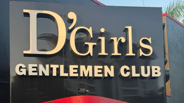 Multan con $6,000 a club para adultos en Santurce tras operativo municipal