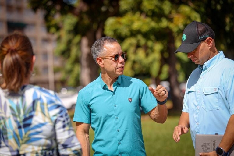 Alcalde de San Juan propone multas más altas y cambios para atender ruido y limpieza