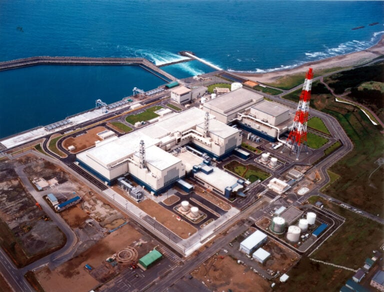Japón da luz verde a reactivar la mayor central nuclear del mundo tras casi 15 años