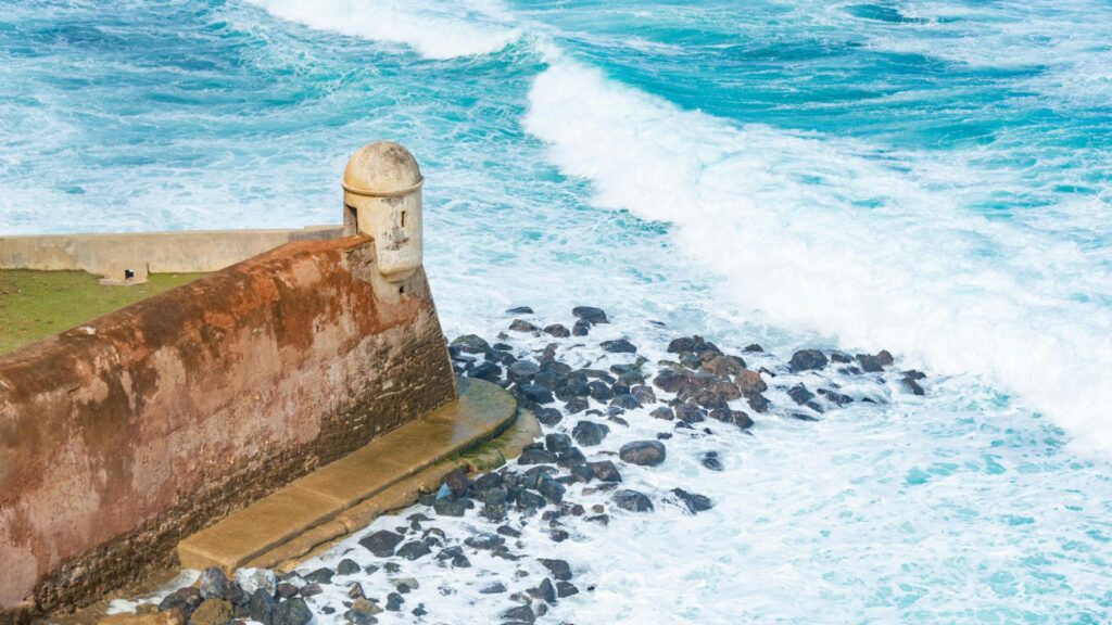 Oleaje fuerte y corrientes peligrosas durante el fin de semana en Puerto Rico