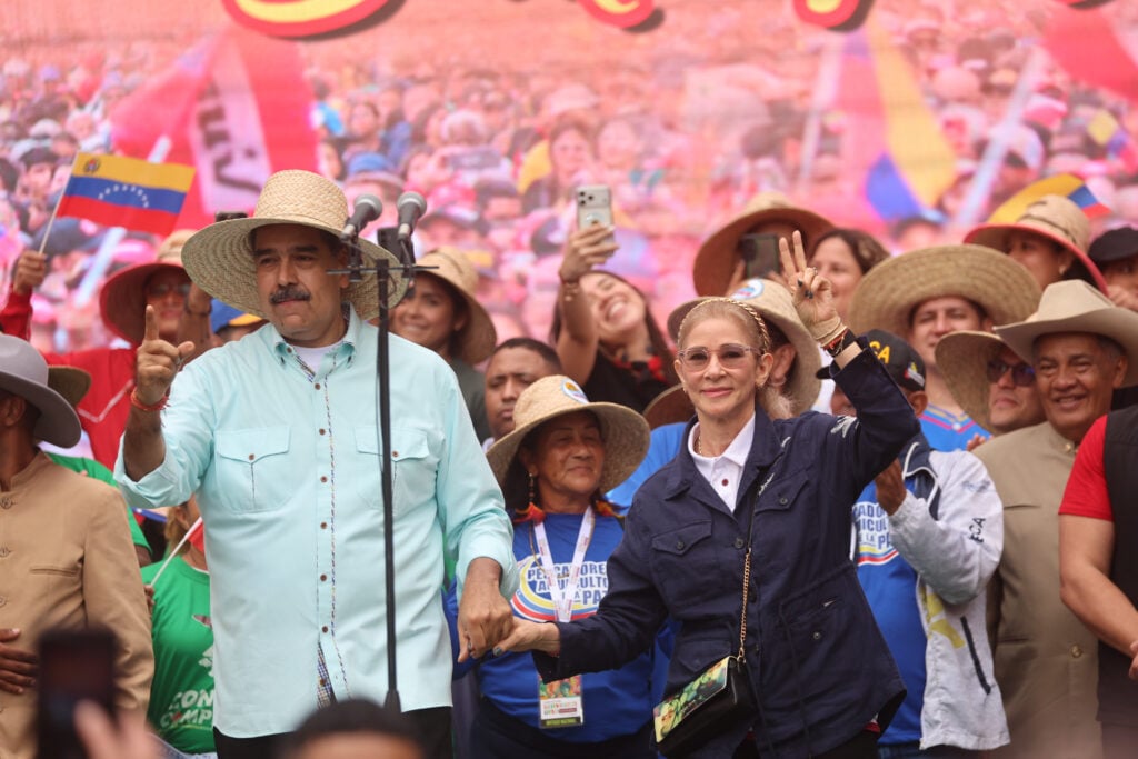 Washington sanciona a allegados de Maduro por presunta “narcocorrupción”