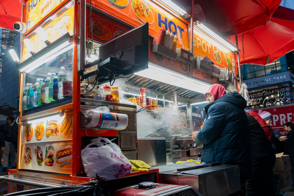 Nueva York celebra a sus 20.500 vendedores de comida callejera con una exposición histórica