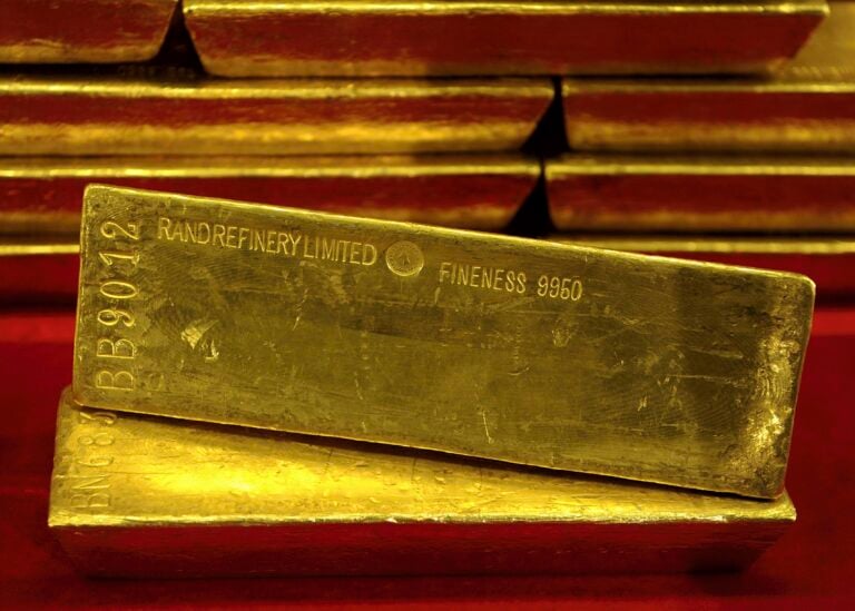 El oro alcanza un nuevo máximo histórico y supera los 4,533 dólares por onza