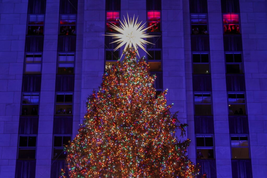 Marc Anthony prende el espíritu navideño en Rockefeller Center