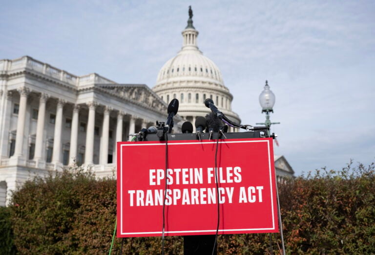 Justicia de EE. UU. recibe casi un millón de nuevos documentos vinculados al caso Epstein