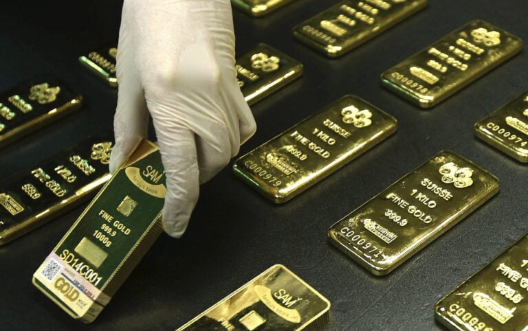 El oro supera por primera vez los $4,500 y la plata rebasa los $72 en nuevos máximos históricos