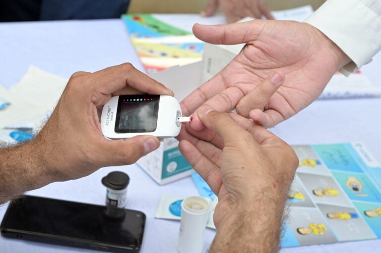 GluFormer: el modelo de IA que anticipa diabetes e infartos a partir de la glucosa