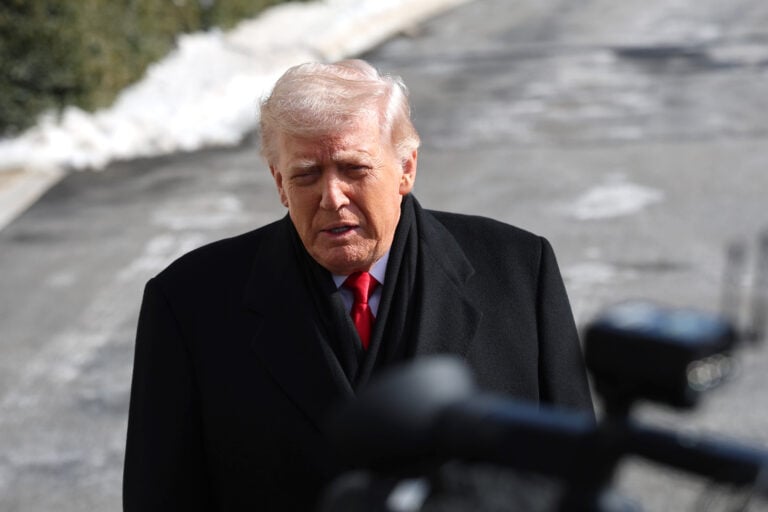 Trump califica de “agitador” e “insurgente” a enfermero muerto por disparos de agente de inmigración