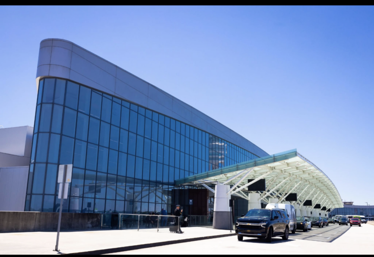 Atlanta mantiene el título de aeropuerto más transitado del mundo en 2025, mientras Dubái gana terreno
