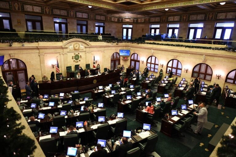 Cámara aprueba eliminar escoltas a exgobernadores y exfuncionarios convictos