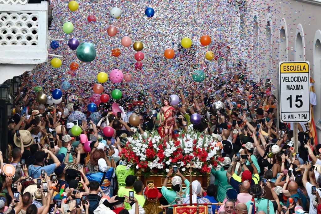 Más de 180,000 personas asistieron a la primera noche de las Fiestas de la Calle San Sebastián