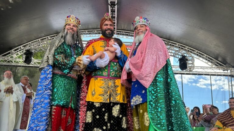 Cientos celebran la 142 Fiesta de Reyes en Juana Díaz