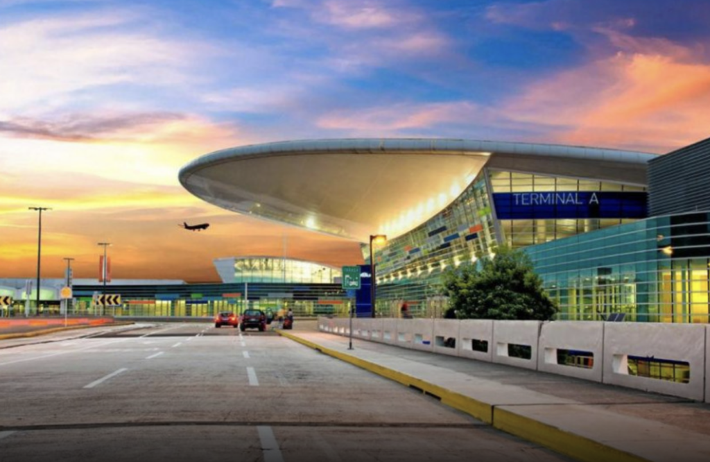 Turismo coordina respuesta ante más de 300 vuelos cancelados en Puerto Rico