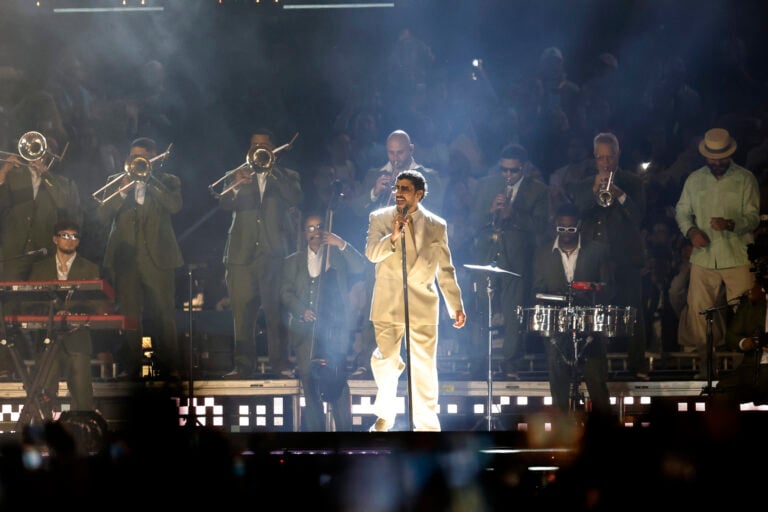 Demandan por 16 millones a Bad Bunny por presunto uso de voz sin consentimiento