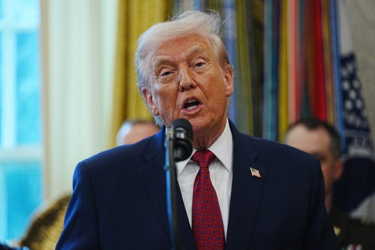 Trump afirma que EE. UU. permanecerá en Venezuela hasta una “transición aprobada” tras captura de Maduro