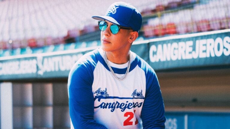 Daddy Yankee celebra su primer campeonato como coapoderado de los Cangrejeros