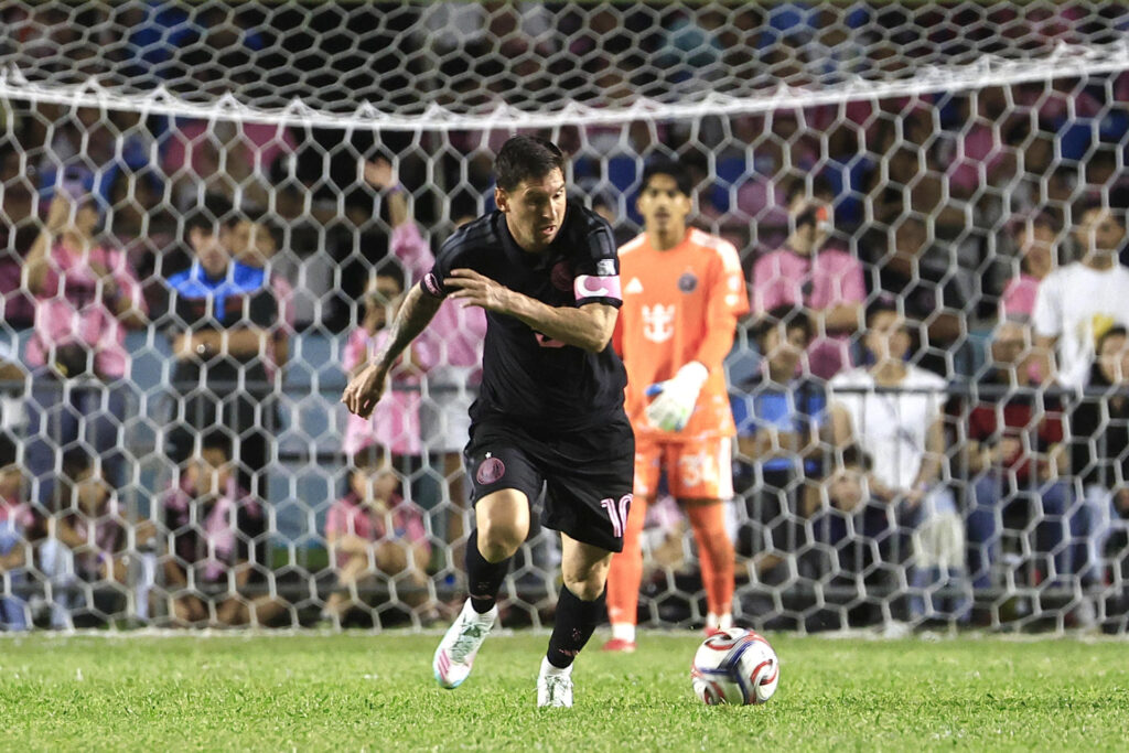 Messi marca en Puerto Rico y le da la victoria al Inter Miami ante 20,000 fanáticos