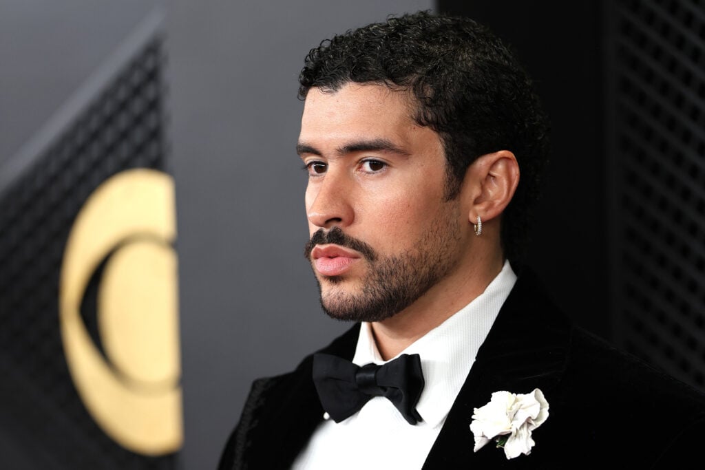 Bad Bunny gana dos Grammy y alza su voz en defensa de los migrantes