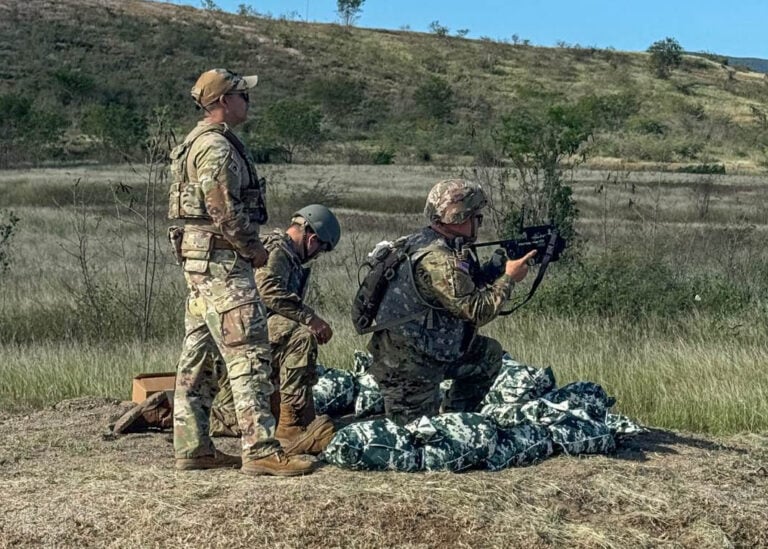 Gobernadora anuncia modernización del Campamento Santiago con fondos federales