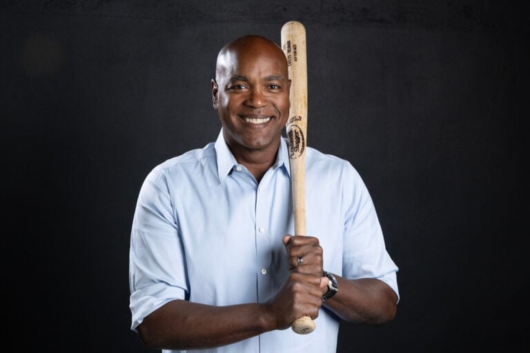 Carlos Delgado se une a Jeep en “Bat for the Cure” para promover pruebas gratuitas de PSA en el World Baseball Classic